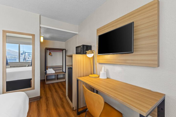 Room 22 of 64