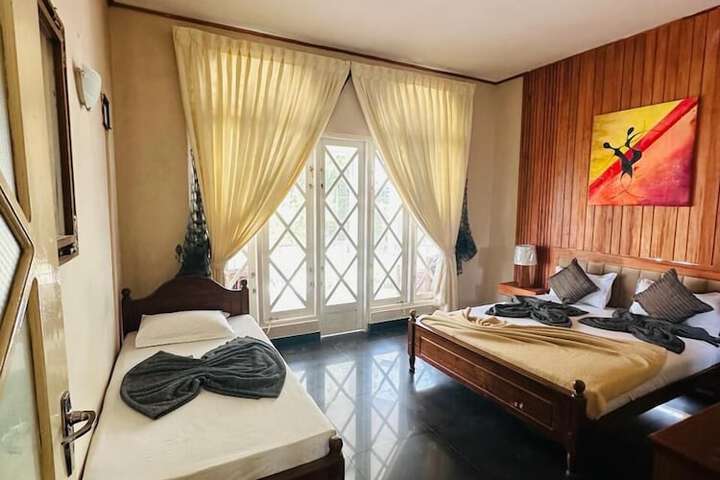 Room 4 of 28