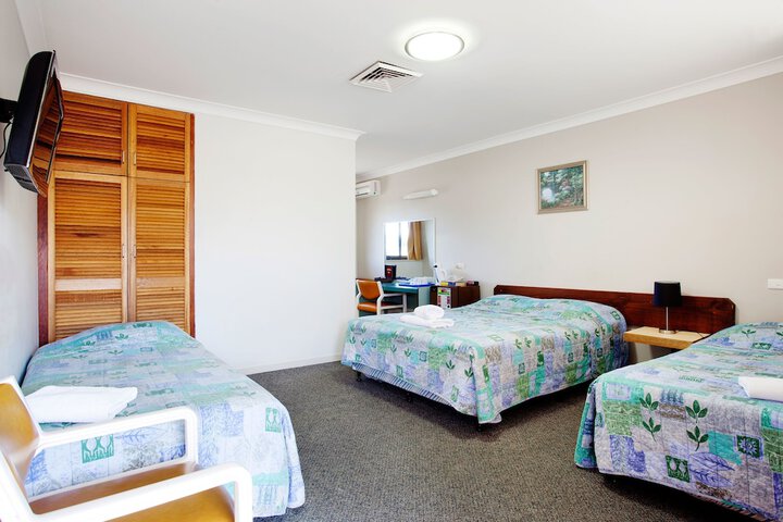 Room 7 of 33