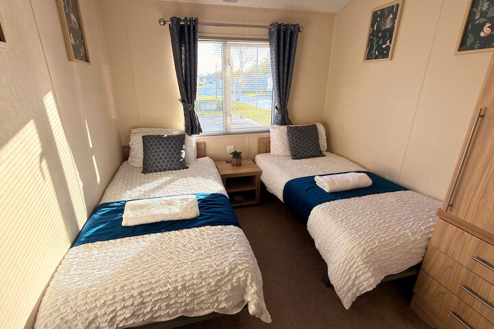 Room 2 of 20