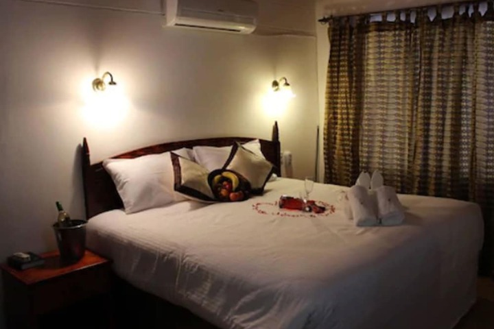 Room 14 of 38