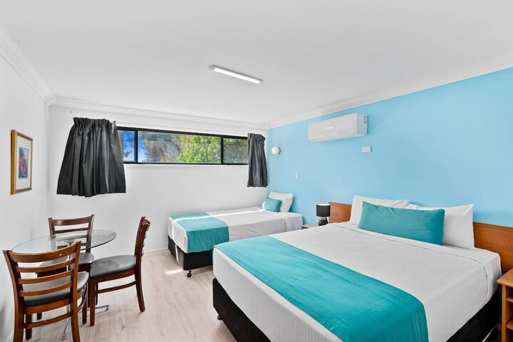 Room 9 of 38