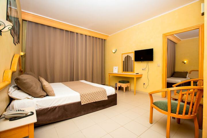 Room 15 of 60