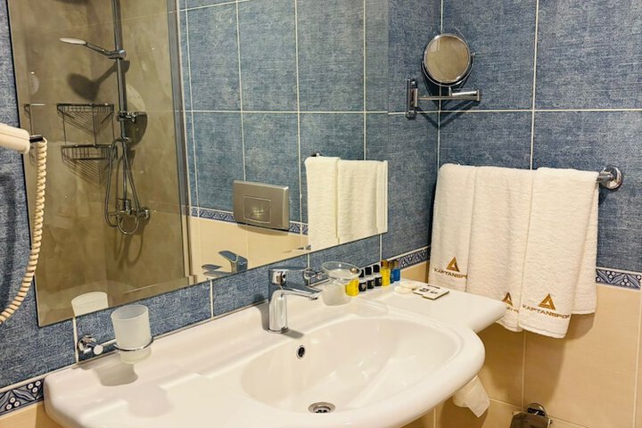Room 44 of 68