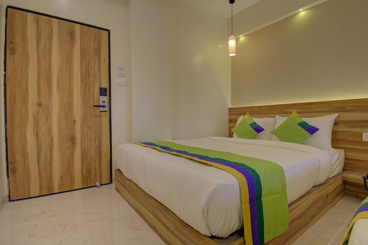 Room 25 of 34