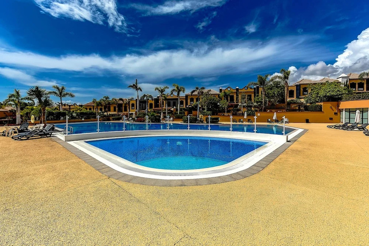 Pool 12 of 22