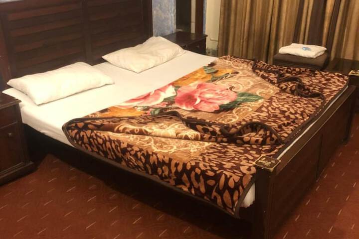 Room 16 of 30