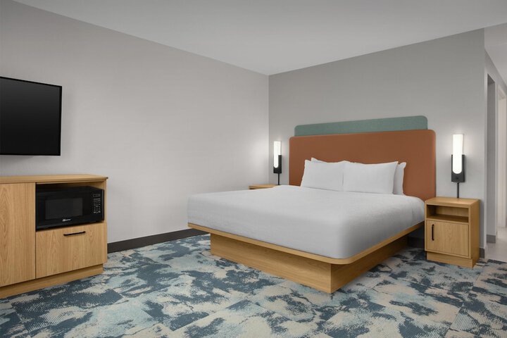 Room 33 of 77