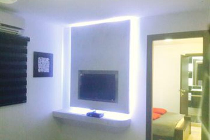 Room 11 of 16