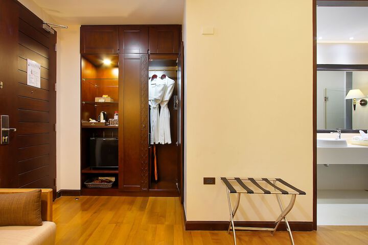 Room 25 of 80