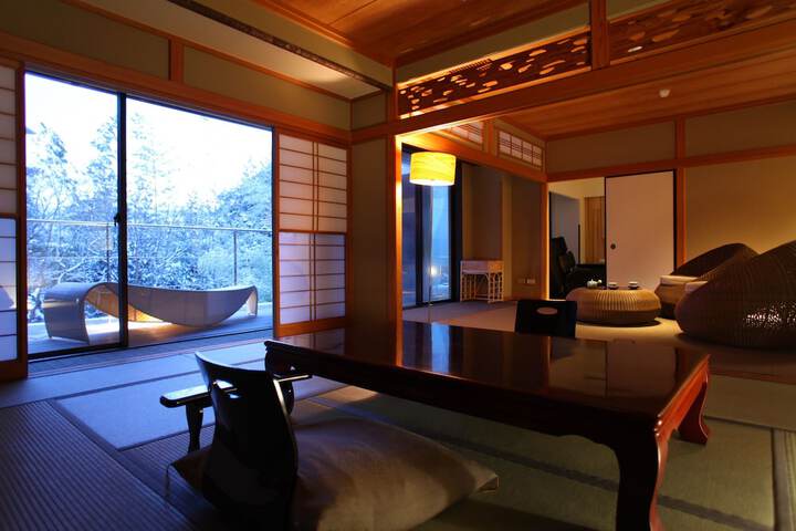 Room 12 of 72