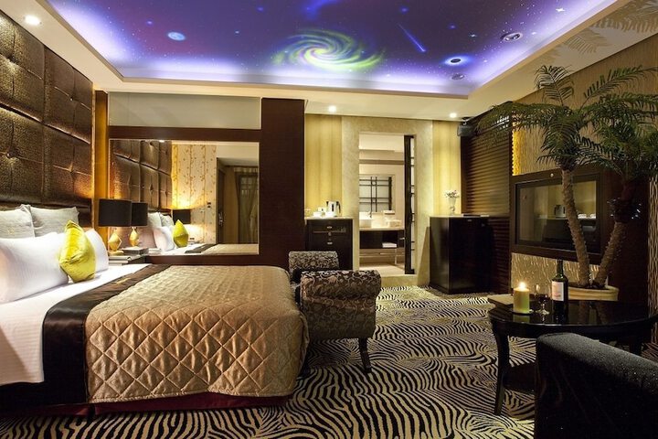 Room 17 of 30
