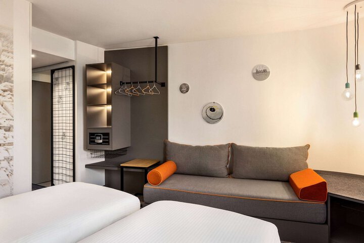 Room 40 of 90