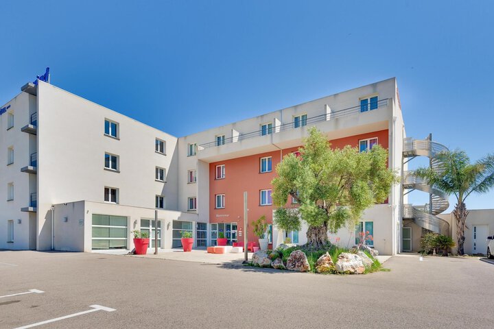 Hotel 90 of 93