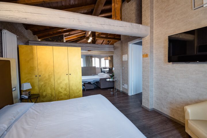 Room 47 of 116