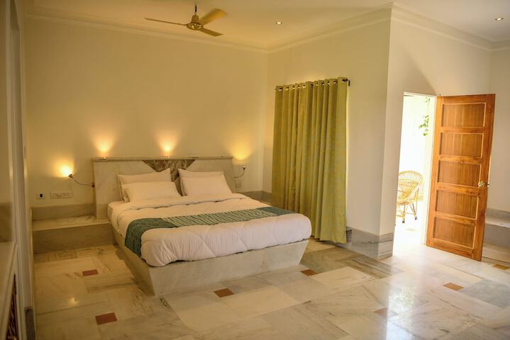 Room 10 of 37