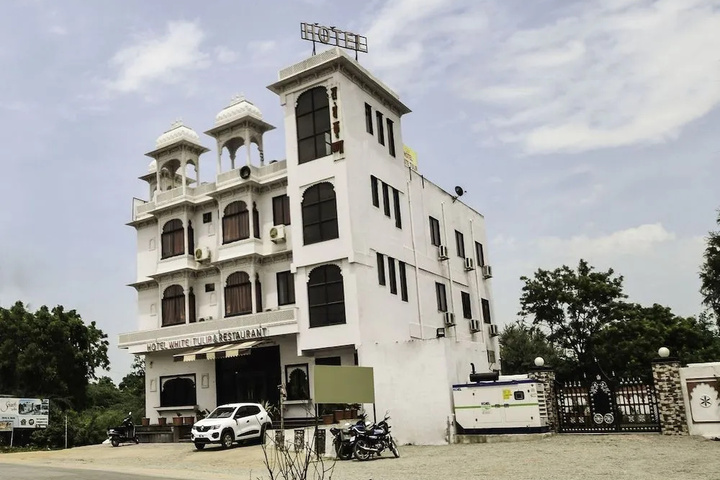 HOTEL WHITE TULIP BY OYO ROOMS