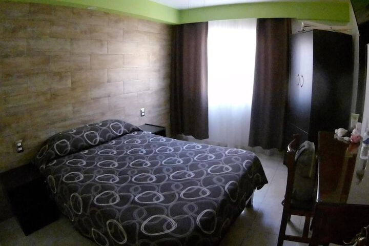 Room 14 of 37