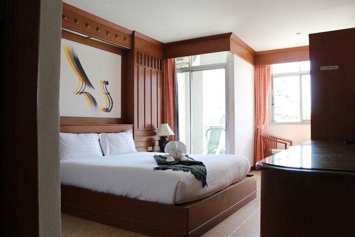 Room 8 of 19