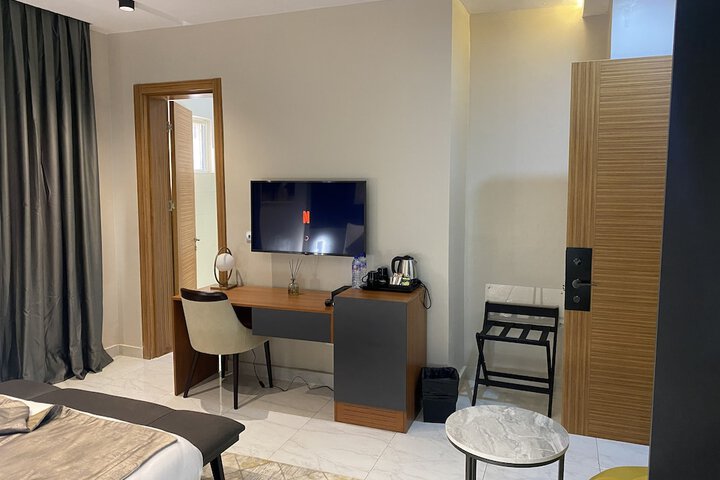 Room 3 of 41