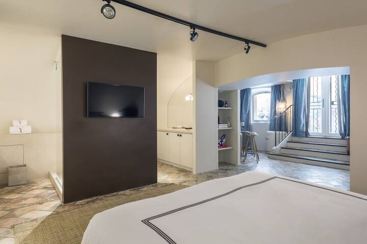 Room 10 of 228