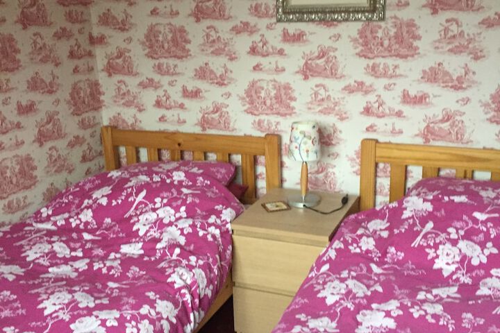 Room 7 of 12