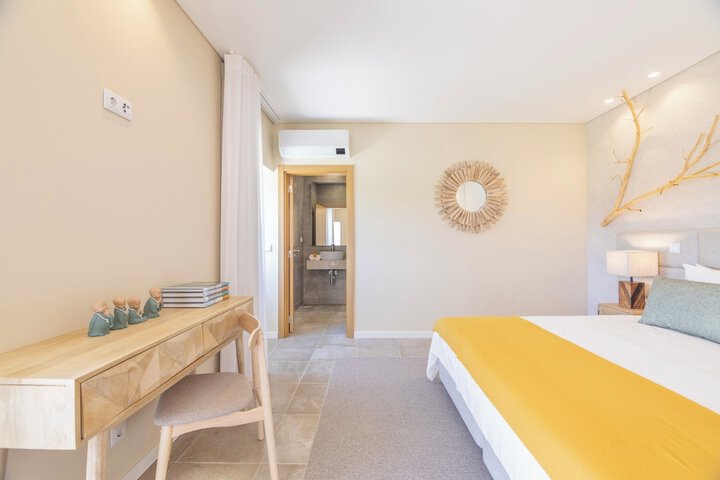 Room 6 of 52