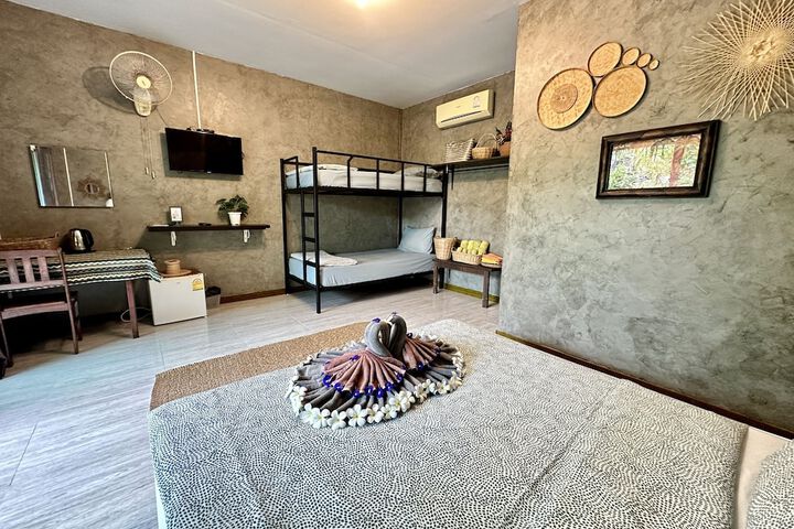 Room 16 of 102
