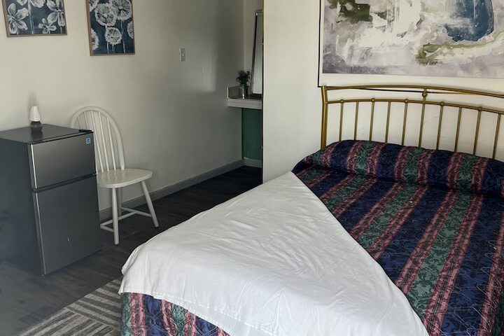Room 6 of 17