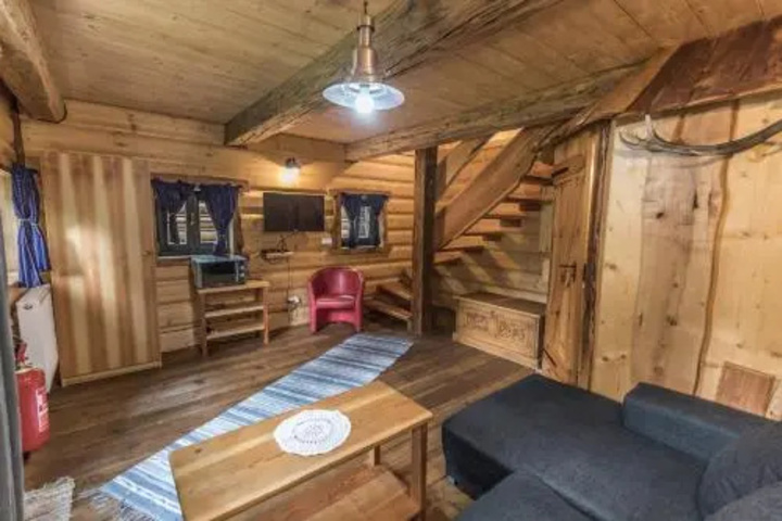 Room 6 of 27