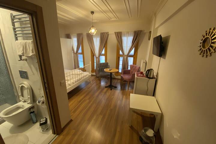Room 9 of 21