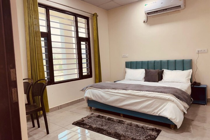 Room 5 of 15