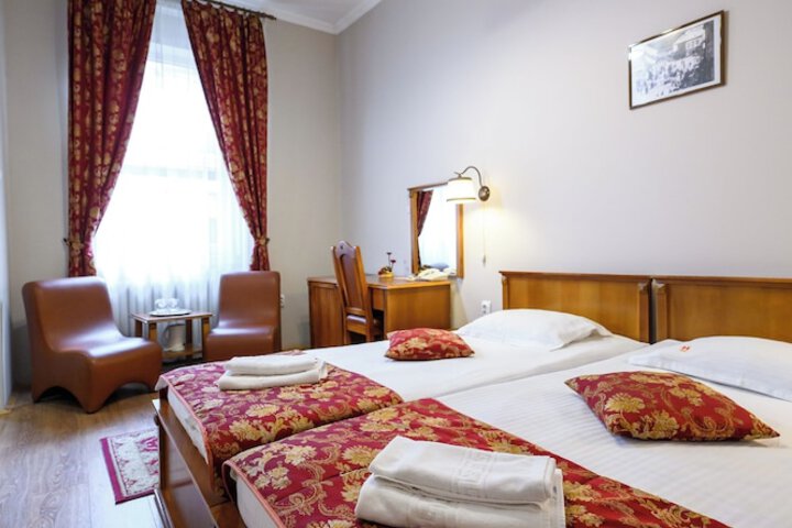 Room 9 of 34