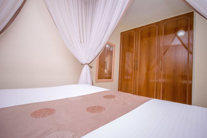 Room 6 of 68