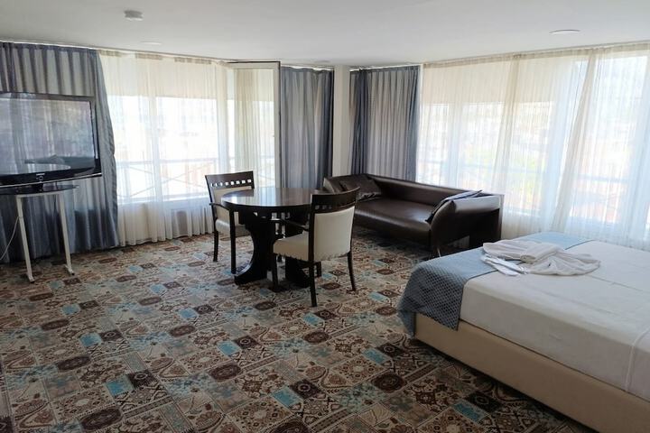 Room 17 of 37