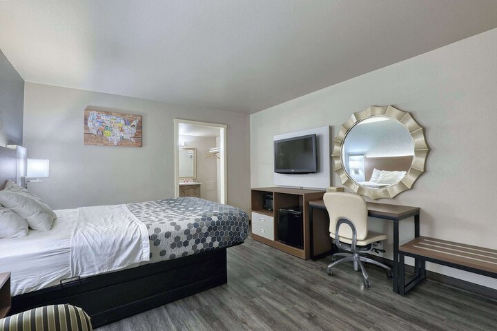1 Queen Bed (23 of 29)