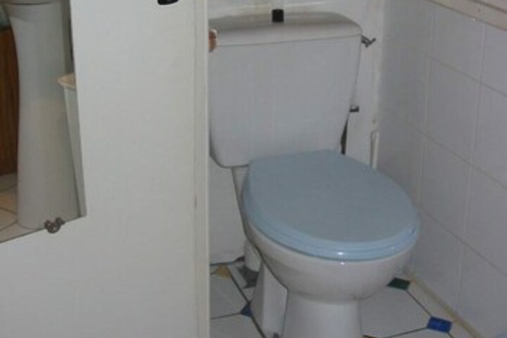 Room 4 of 73