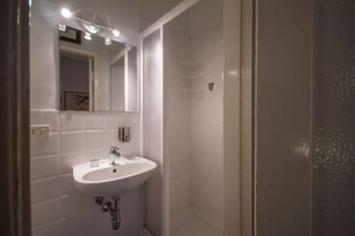 Room 15 of 161
