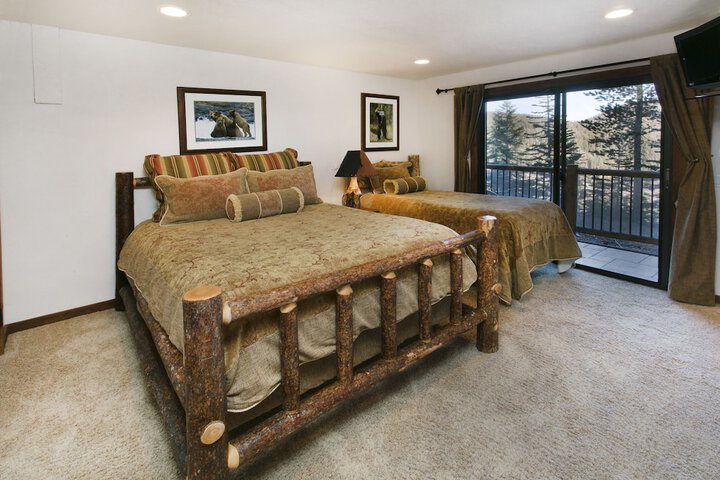 Room 2 of 83