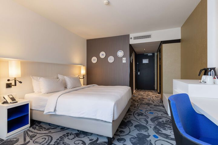 Room 51 of 115