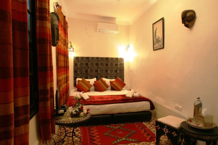 Room 4 of 107