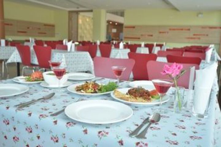 Dining 36 of 39