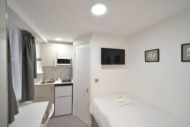Room 155 of 371