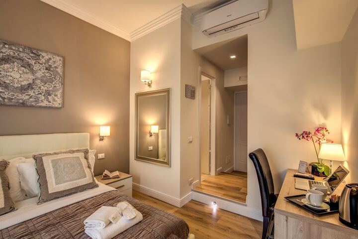 Room 16 of 28