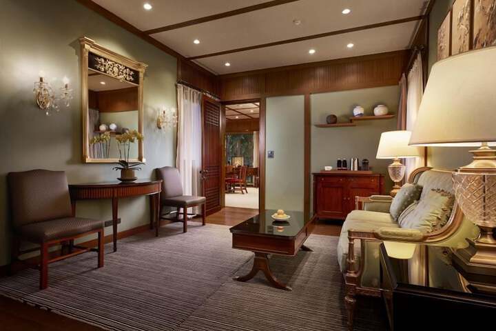 Room 44 of 193
