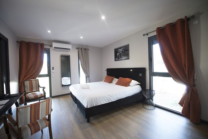 Room 6 of 70