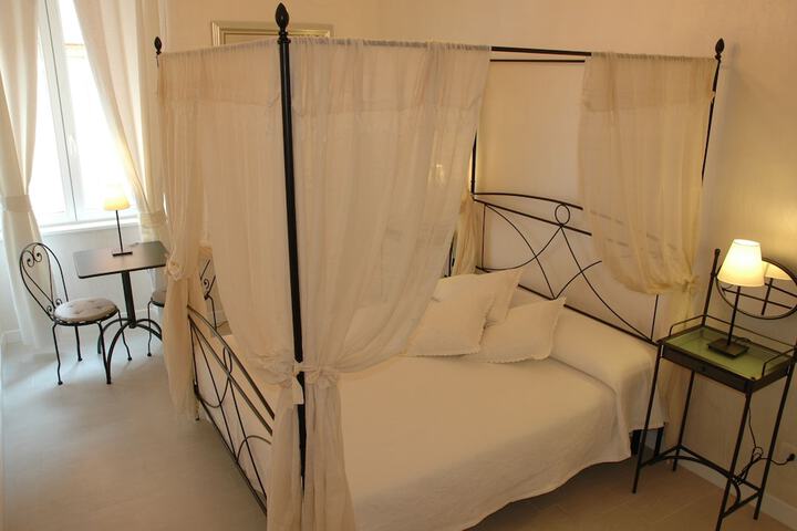 Room 26 of 60