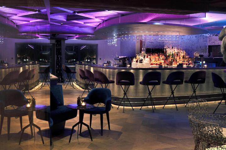Lounge 41 of 45