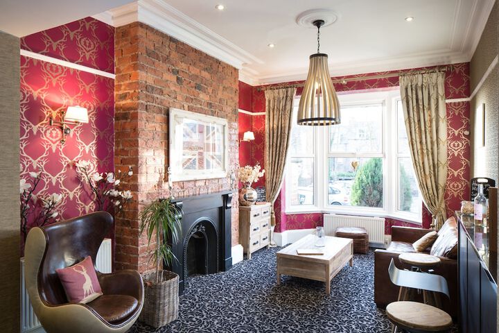 Lounge 66 of 75