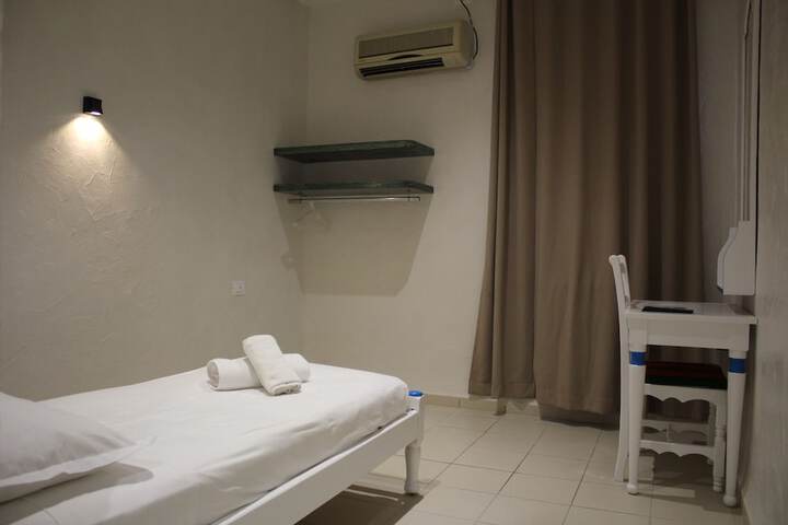 Room 29 of 153